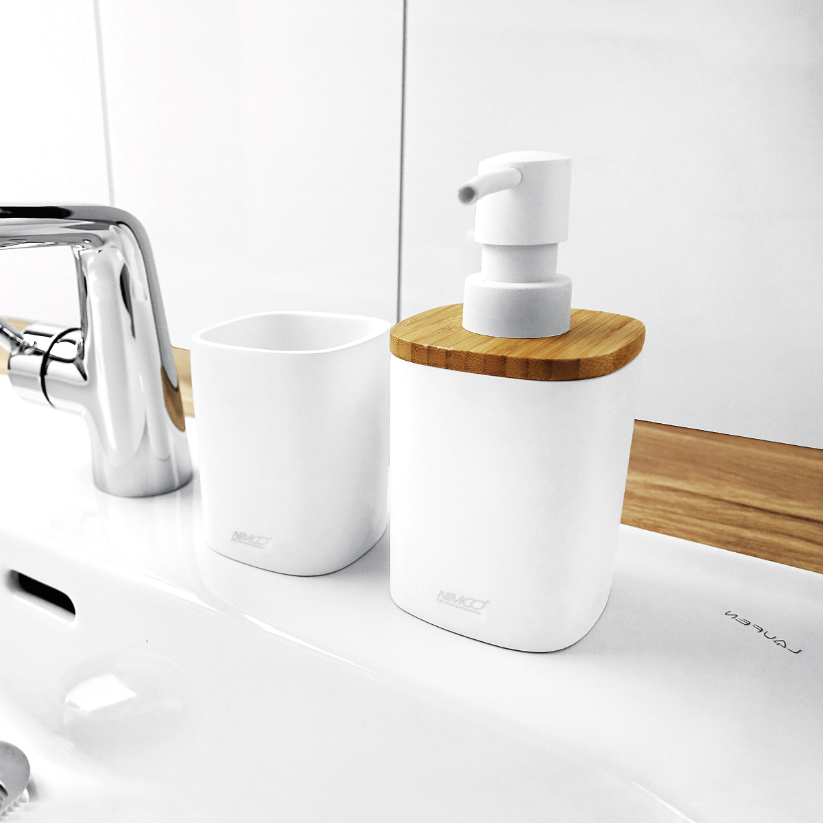 dávkovač tekutého mýdla - bílý,bambusové dřevo,270 ml